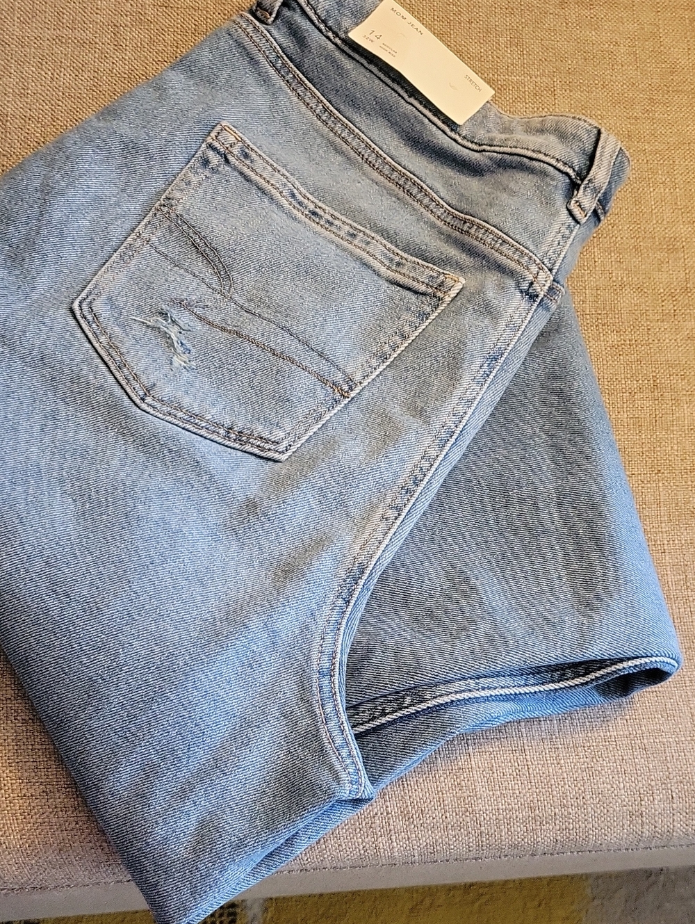 AMERICAN EAGLE - MOM JEANS